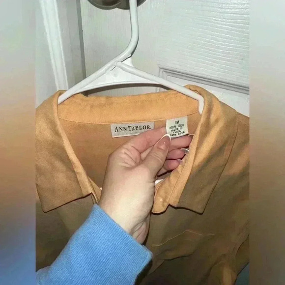 100% Silk Women’s Button Down Shirt - Picture 4 of 5